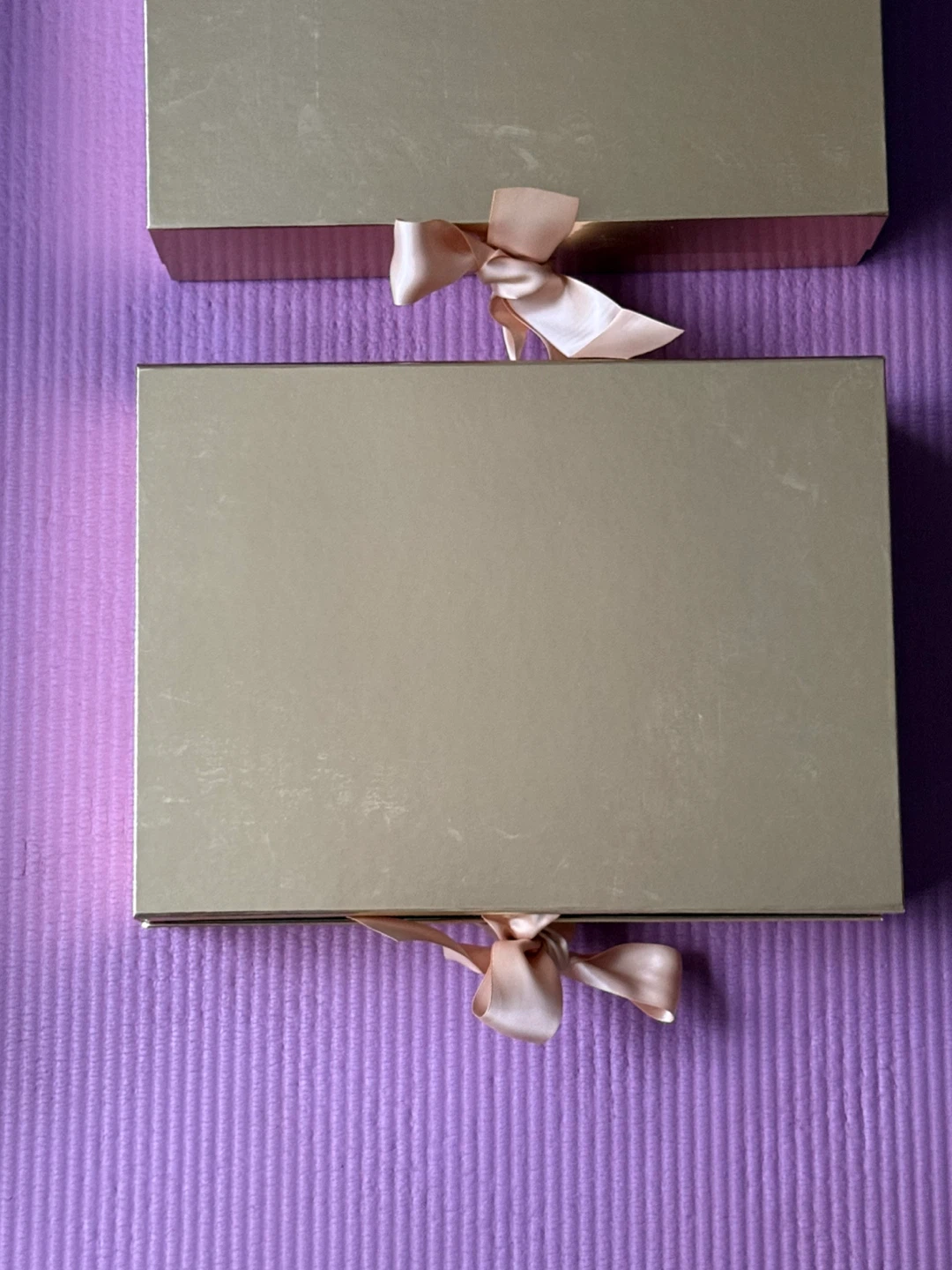 NEW✨🏈decorative gold gift box with pink ribbons - photo 3