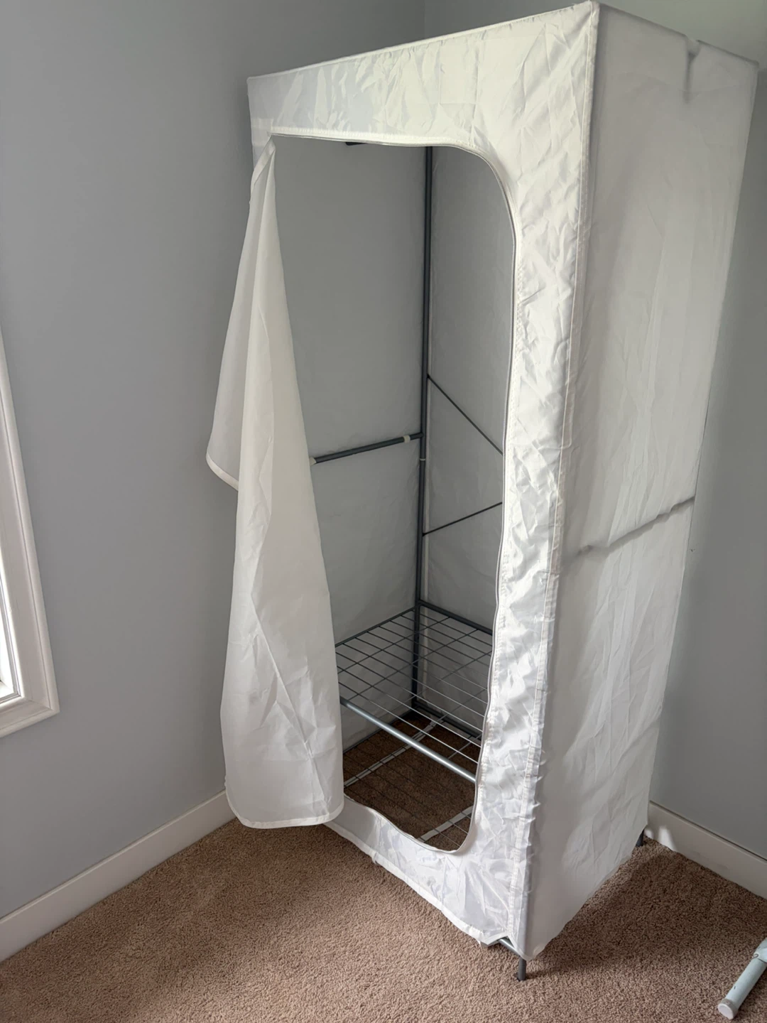 Clothes Hanger with Zipper