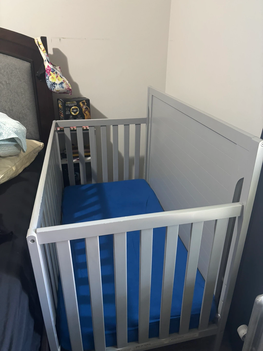 Gray baby crib - photo 3