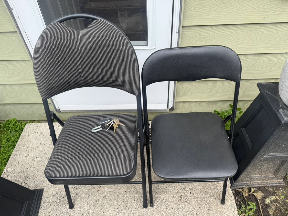 🏈 6 folding chairs