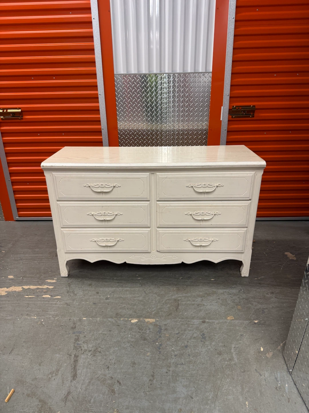 Vintage 6-Drawer White Dresser – Solid & Spacious