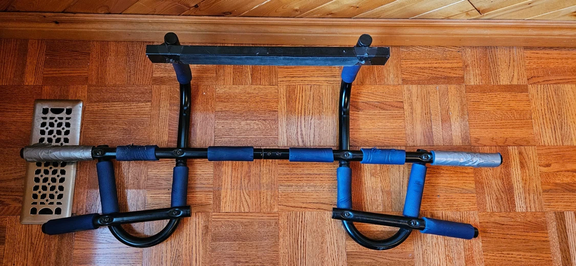 🏈 Doorway Pull-up Bar