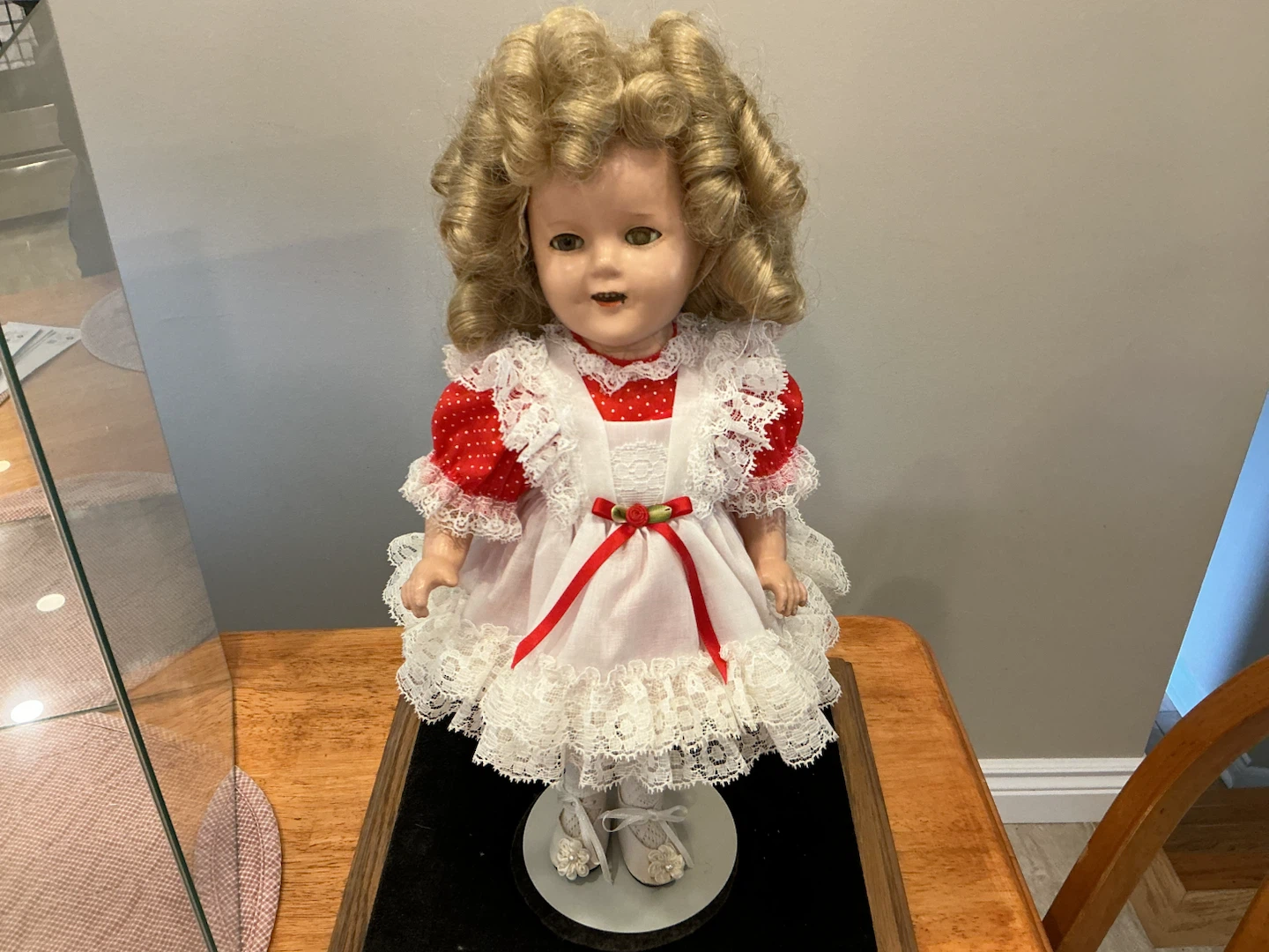 Vintage Collectible Shirley Temple doll in Glass Display Case - photo 2