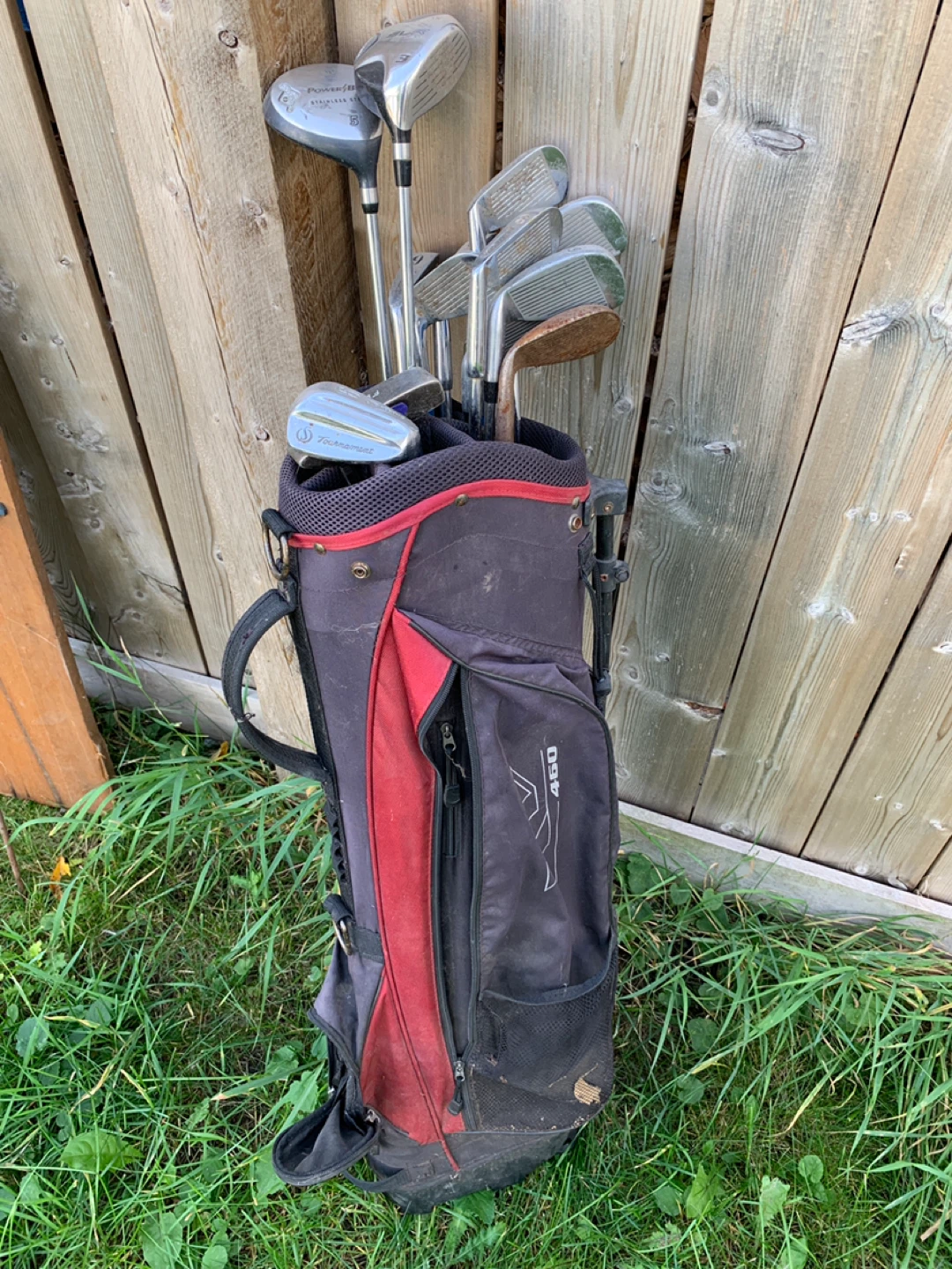 FREE: Mixed Golf Club Set with bag.