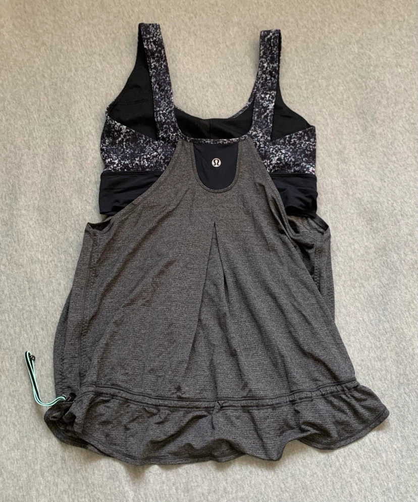 Lululemon Tank Top with Built in Sports Bra - Size 6 🏈 - photo 2