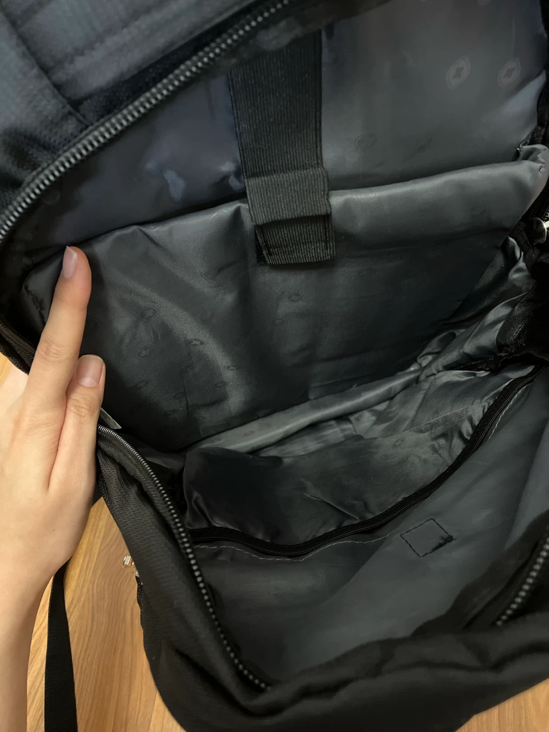 SwissGear Airflow Black Backpack - photo 3