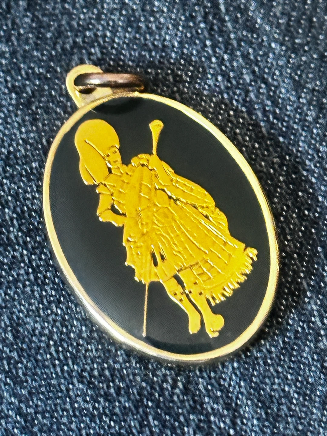 Vintage 3-Pc Dewar Highlander Pin & Charm Lot - photo 3