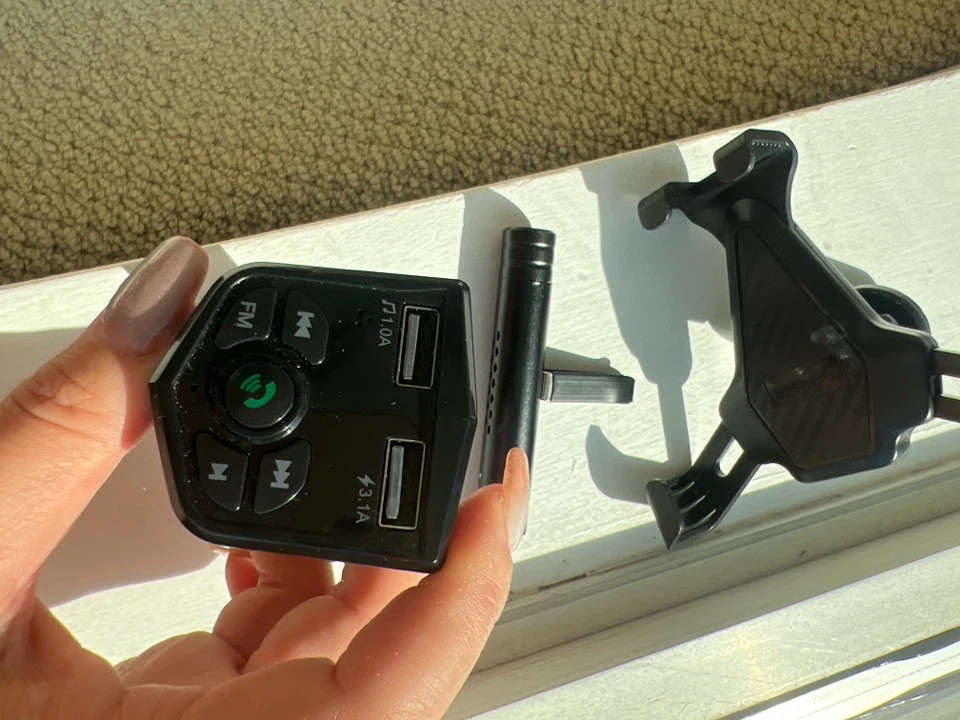 Car Accessory Set: Phone Holder, FM Transmitter, Vent Clip - photo 4