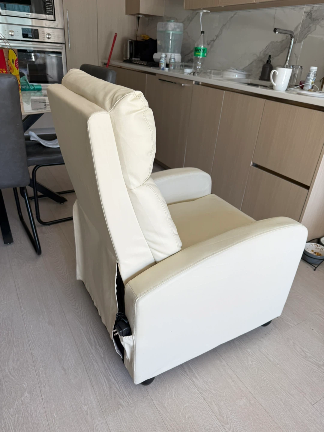 Cream White Power Recliner Chair - photo 3
