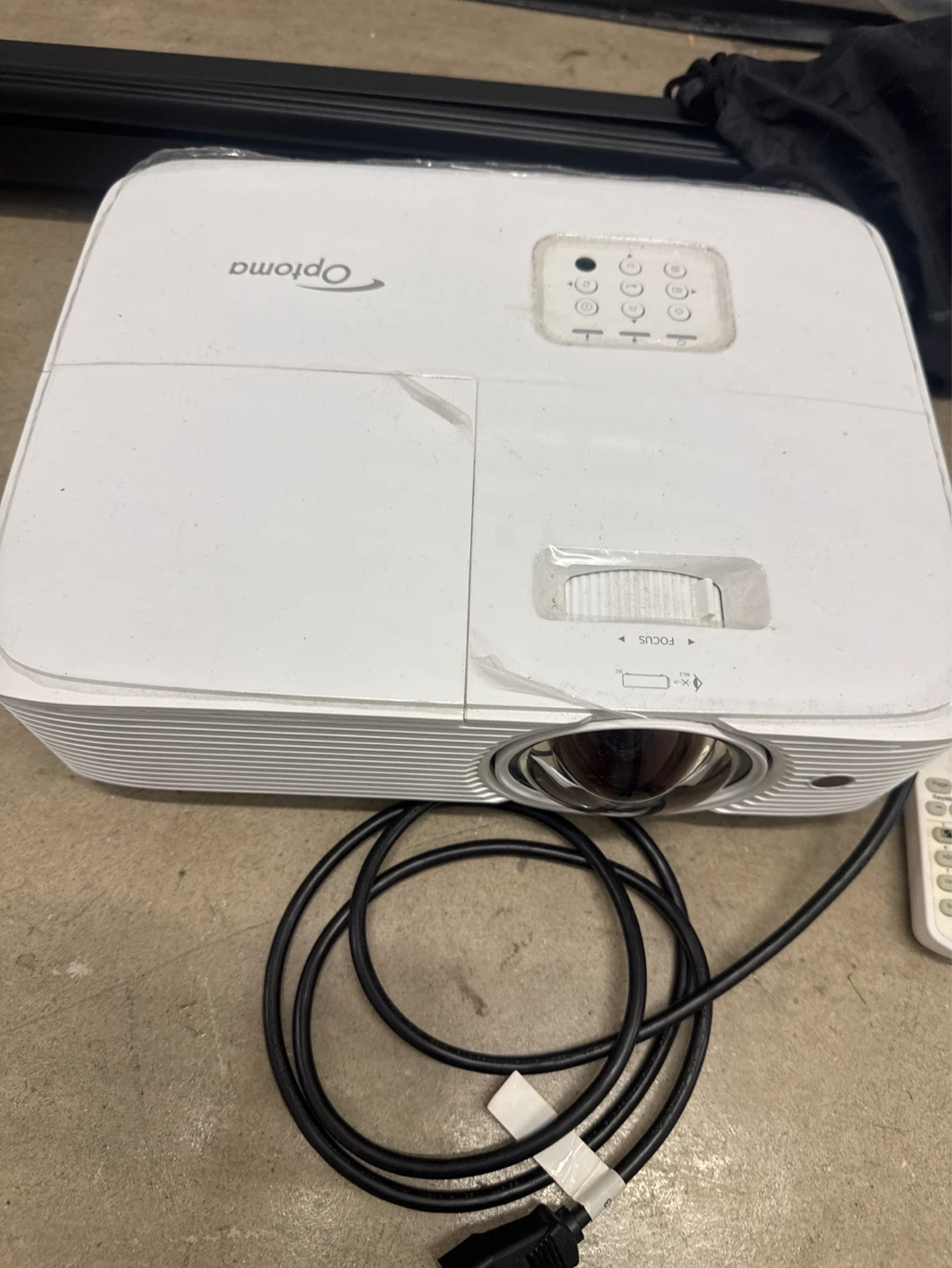 Optoma Projector with Portable Tripod Screen - photo 3