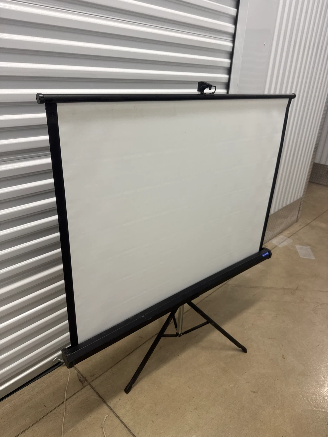 Optoma Projector with Portable Tripod Screen - photo 2