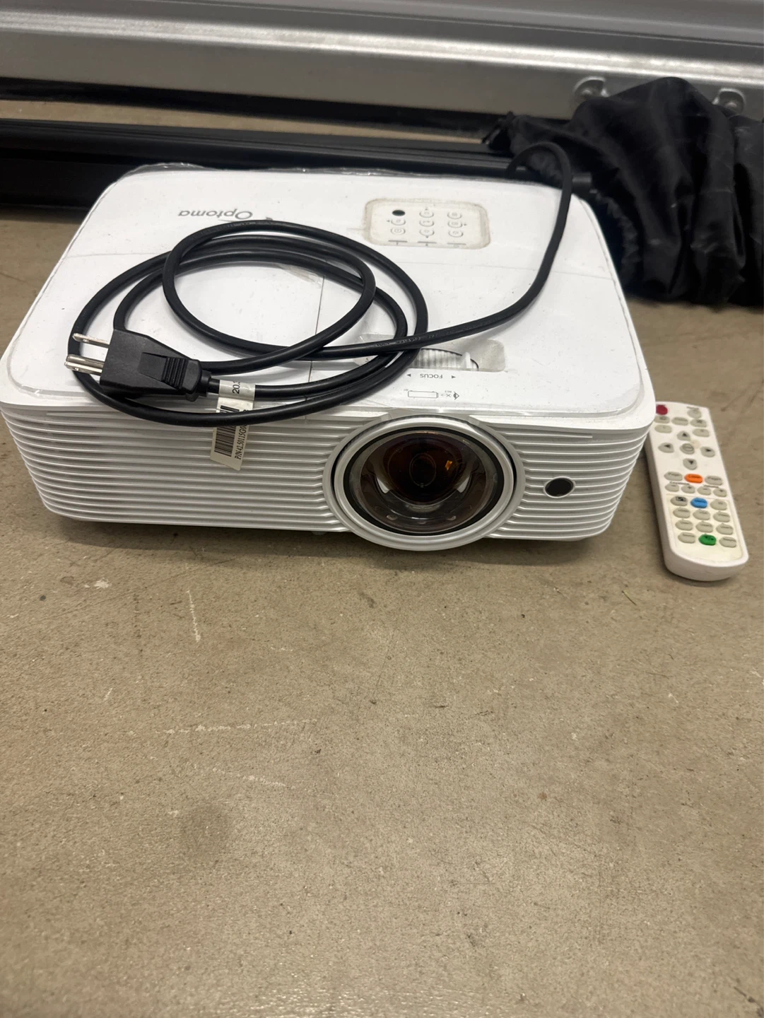 Optoma Projector with Portable Tripod Screen