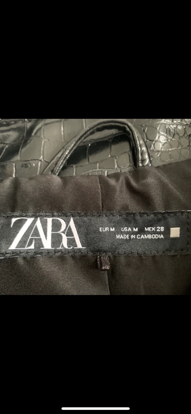 Like NEW! Zara Black Croc-Effect Vegan Leather Cropped Jacket - photo 4