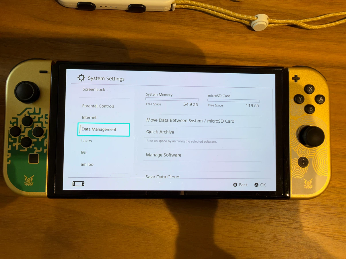 Nintendo Switch OLED - Zelda Special Edition - photo 2
