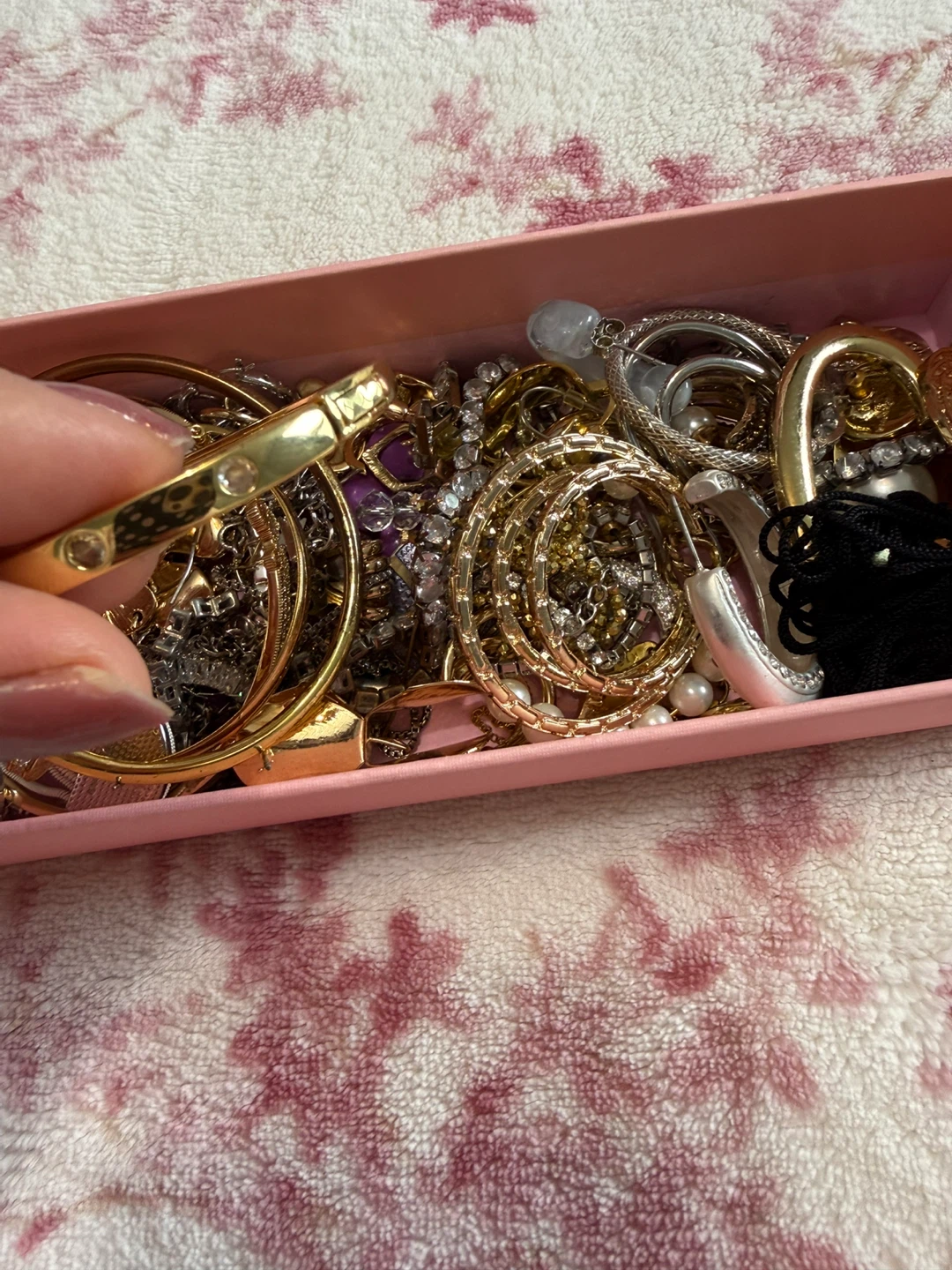Box of jewelry, 🏈 - photo 2