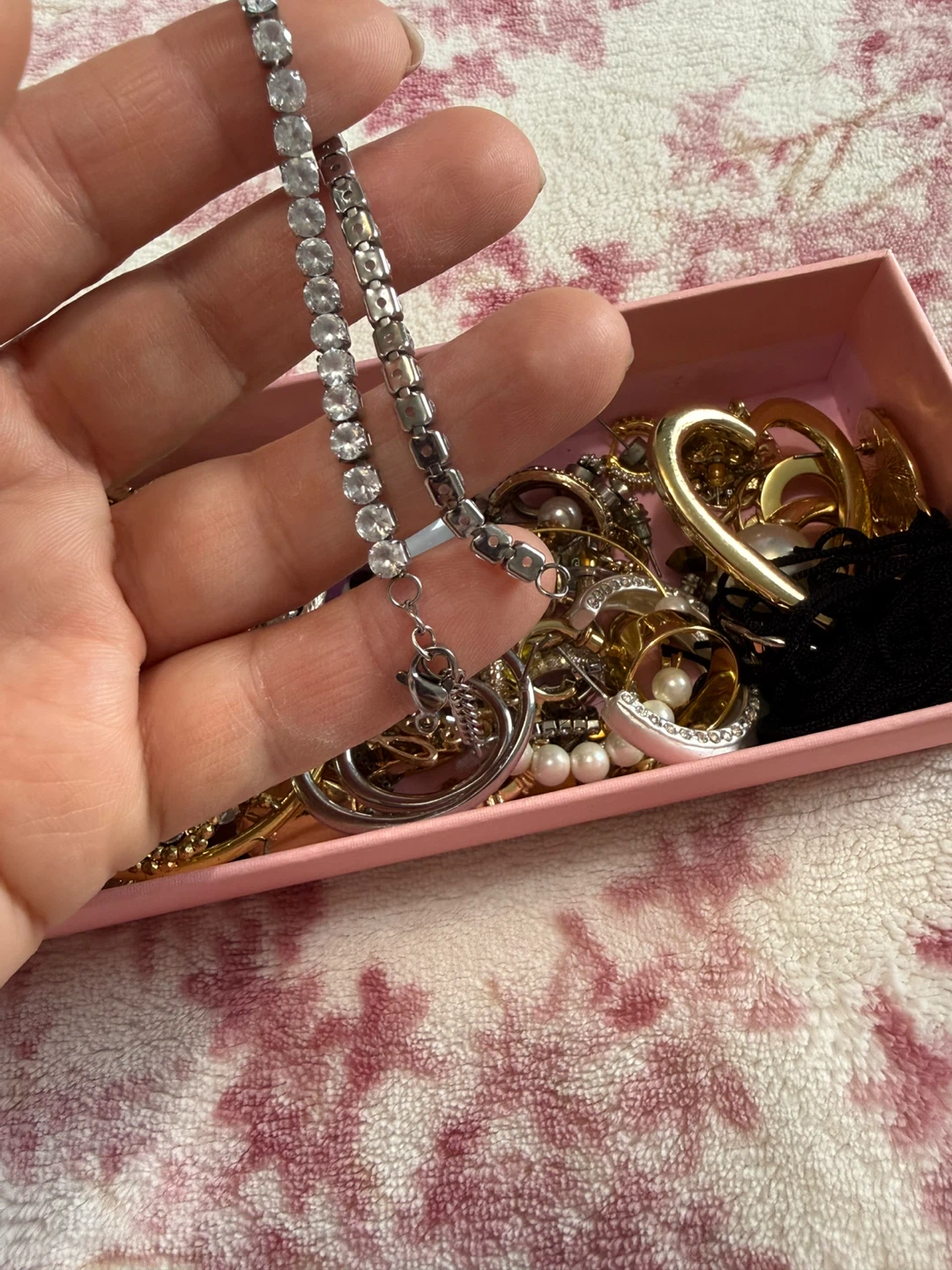 Box of jewelry, 🏈 - photo 5