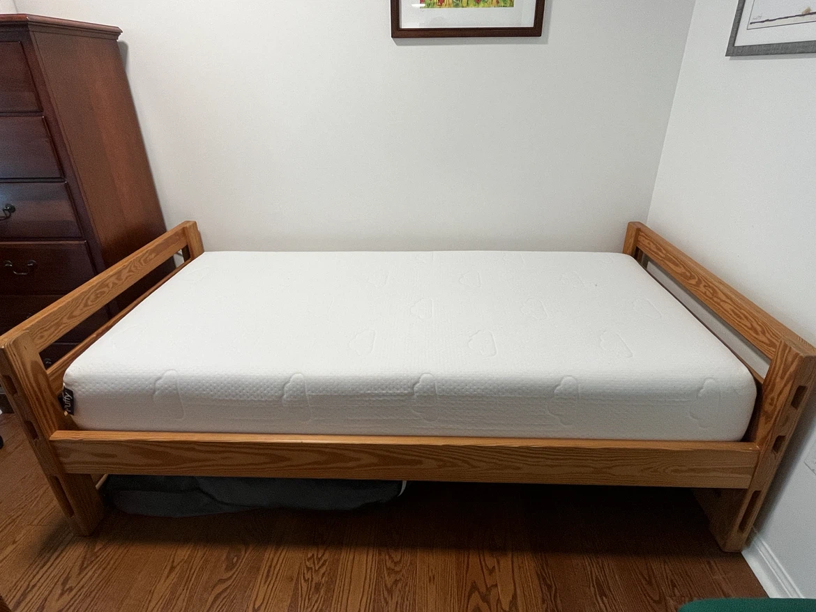 Puffy Twin Size Mattress in superb condition - photo 4