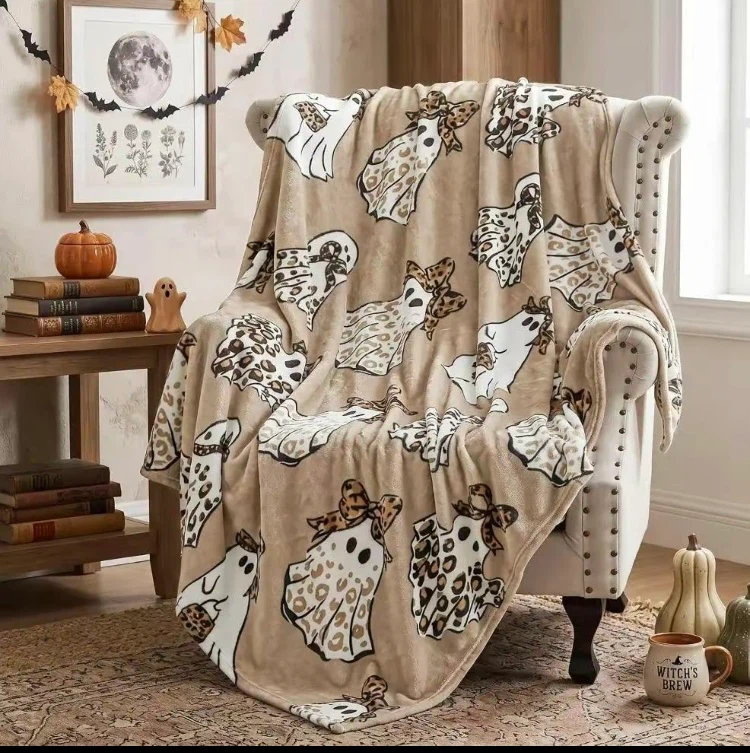 Small Ghost and Bow Print Throw Blanket