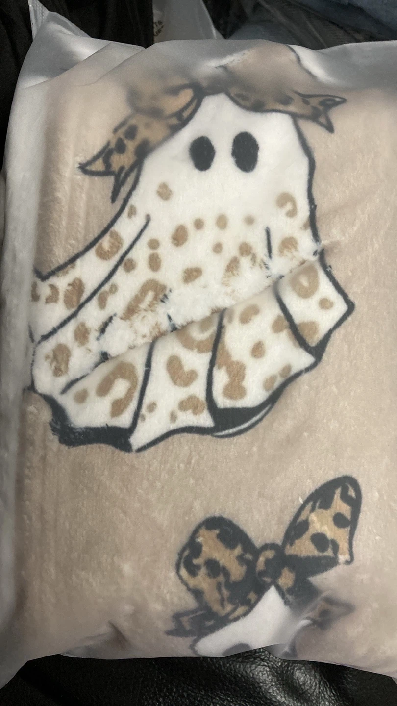 Small Ghost and Bow Print Throw Blanket - photo 5