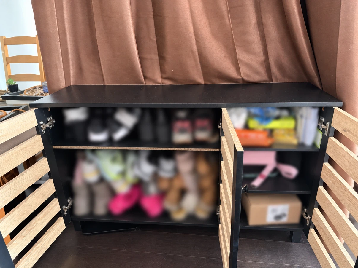 Slatted shoe storage cabinet