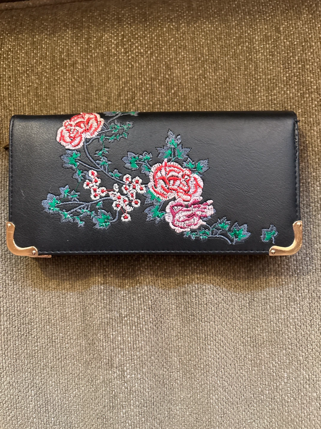 🏈 Ardene Floral Embroidered Zip Wallet