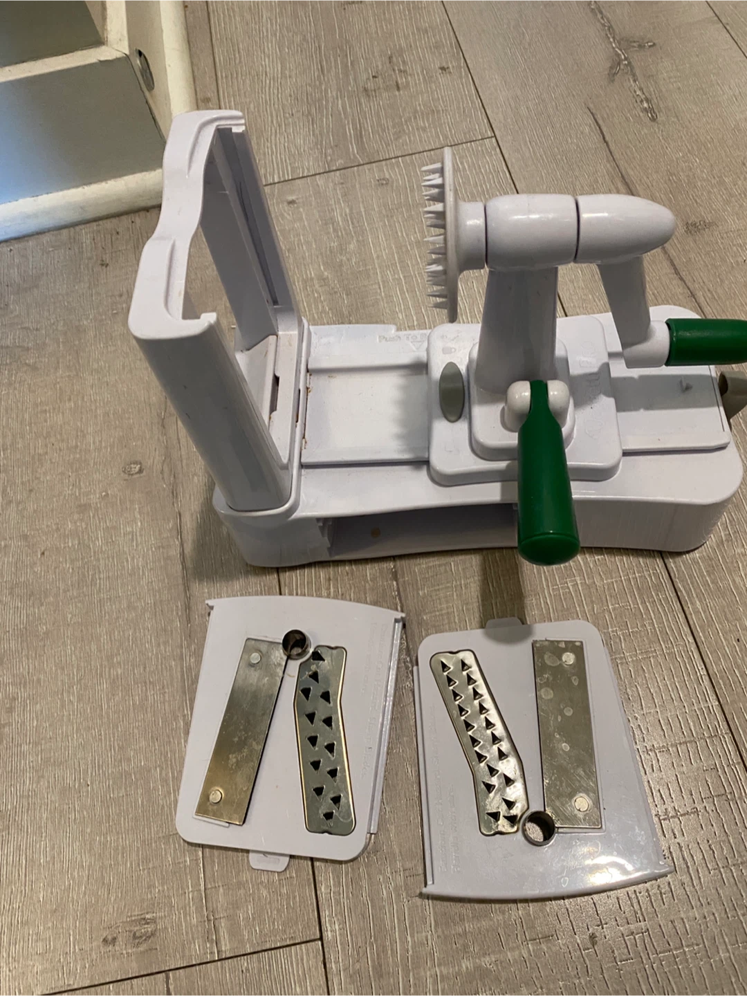 Vegetable Spiralizer with Interchangeable Blades - photo 2