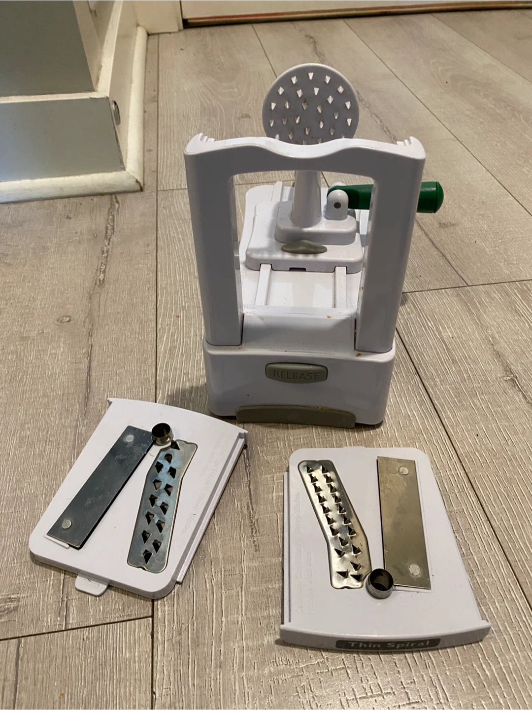 Vegetable Spiralizer with Interchangeable Blades - photo 4