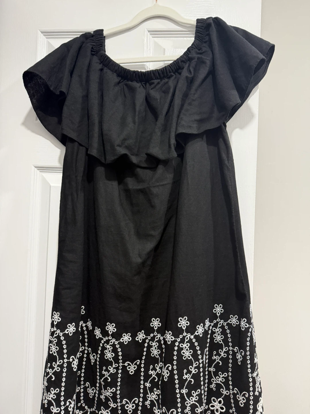 Black off-the-shoulder dress with white embroidery - photo 2