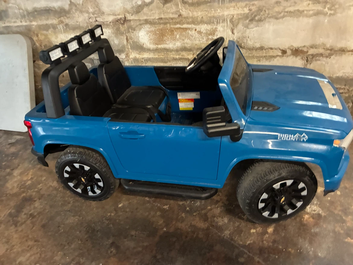 Blue Chevrolet Silverado High Country Ride-On Truck - photo 3