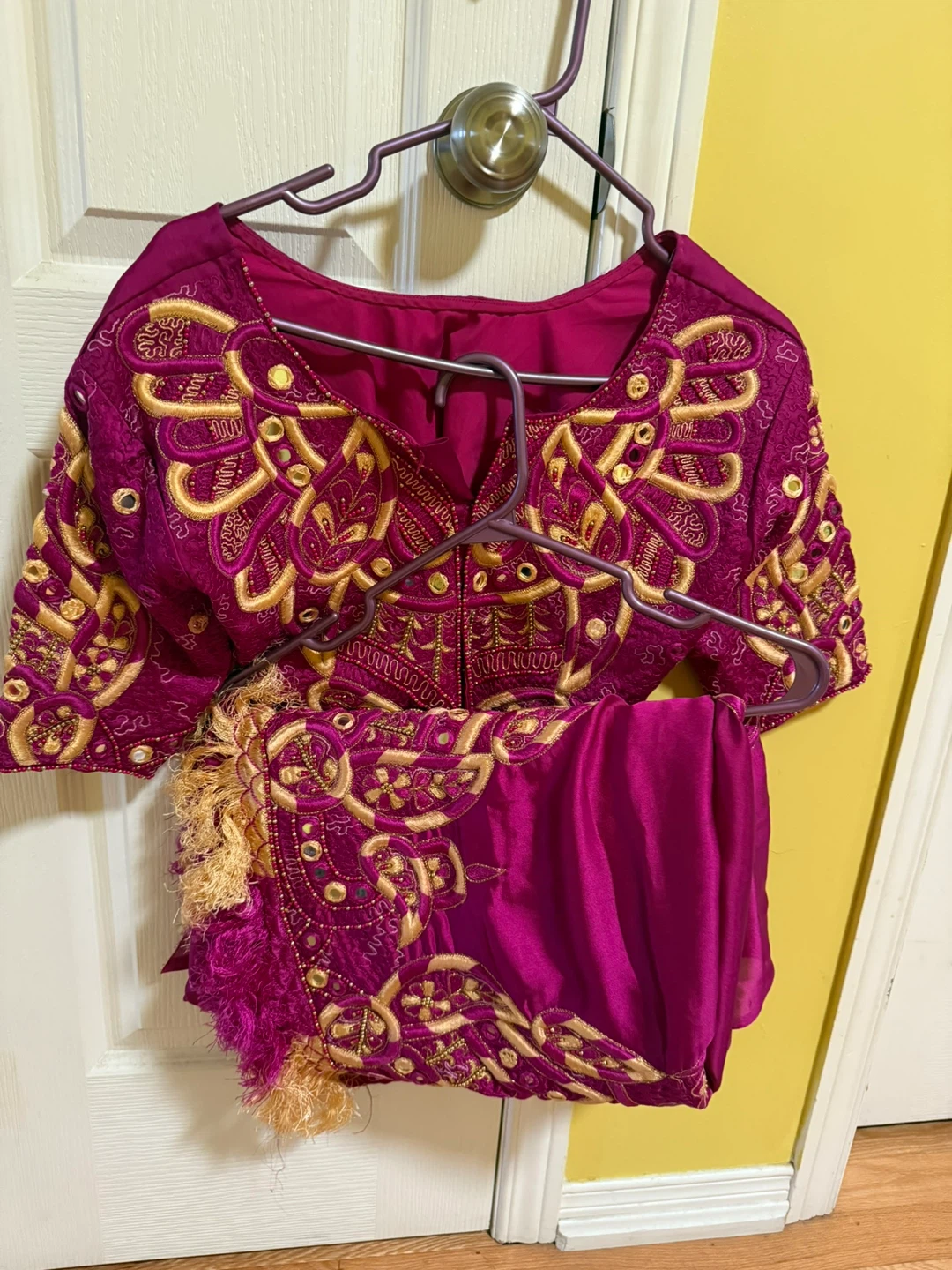 Magenta Embroidered Traditional Indian Top 🏈 - photo 4