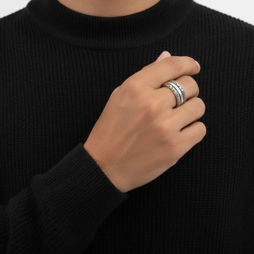 Vintage Style Engraved Silver Ring 🏈