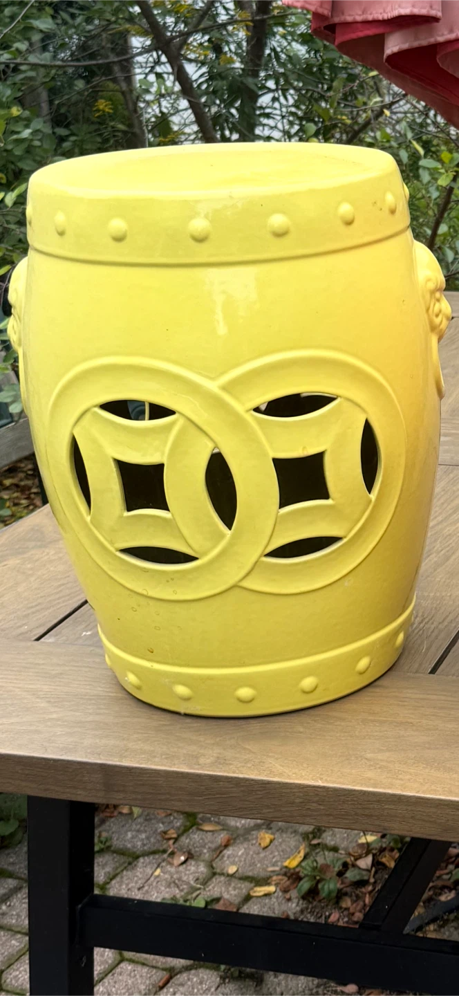 Drum-shaped ceramic garden stool