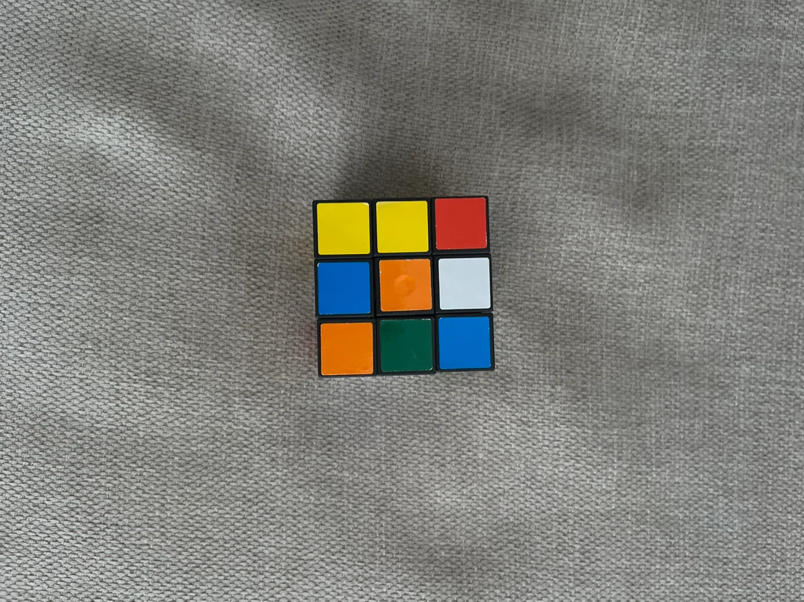 Rubik's Cube 3x3 Puzzle 🏈