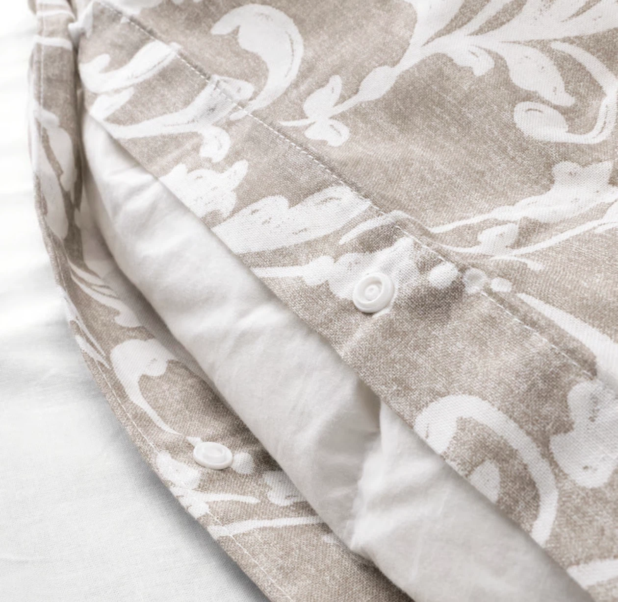IKEA VÅRBRÄCKA Duvet Cover set beige / white - Queen - photo 2