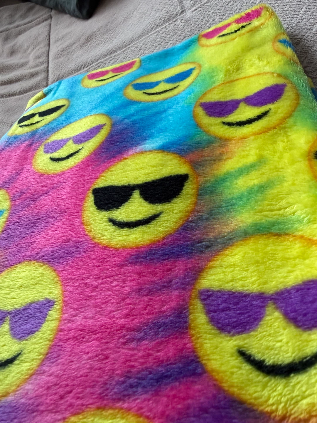 Emoji Blanket - photo 3
