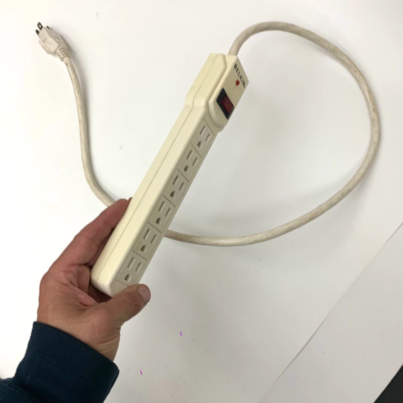 Belkin 6-Outlet Power Strip - photo 5