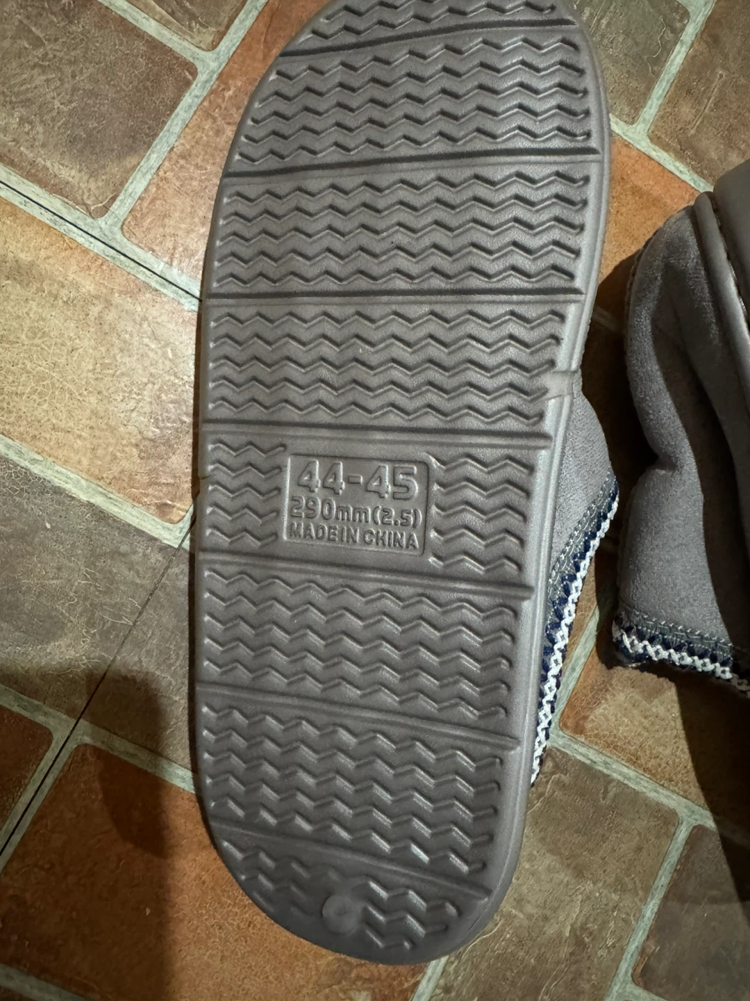 Grey slip-on indoor slippers, size 44-45 🏈 - photo 2