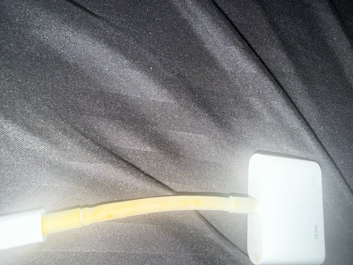 Apple Lightning to Digital AV Adapter 🏈