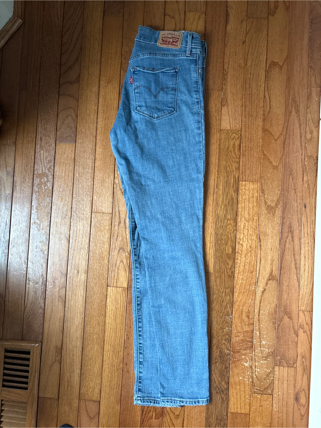 🏈 Levi's 311 Shaping Skinny Jeans Size 28