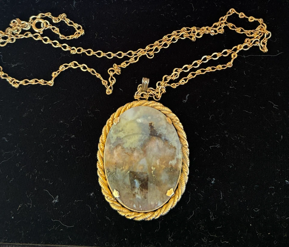Vintage Oval Agate Pendant Necklace