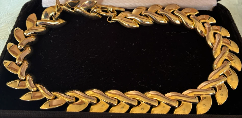 Gold Tone Leaf Link Necklace