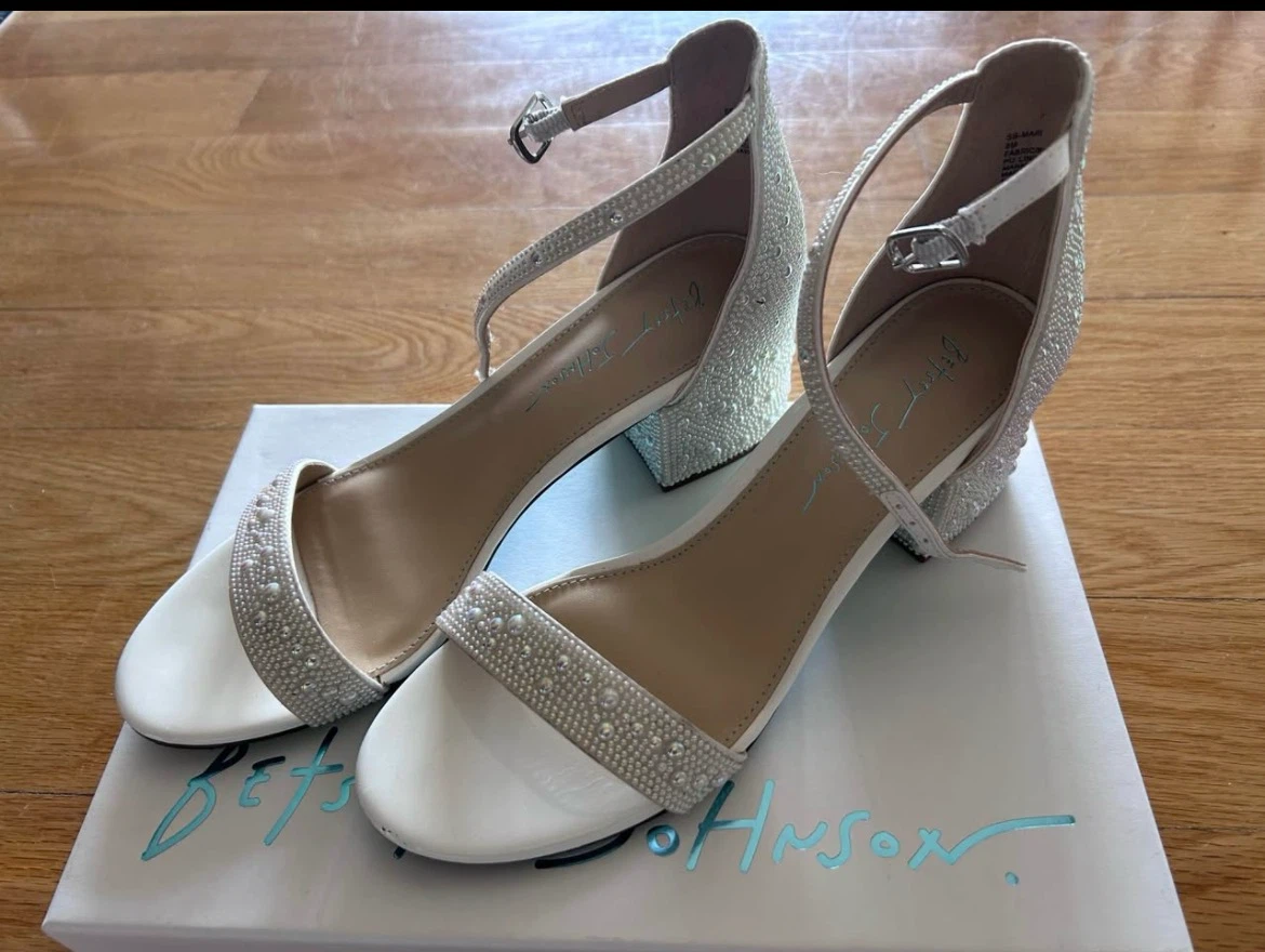 White Heels (Betty Johnson) Size 8 - Steve Madden