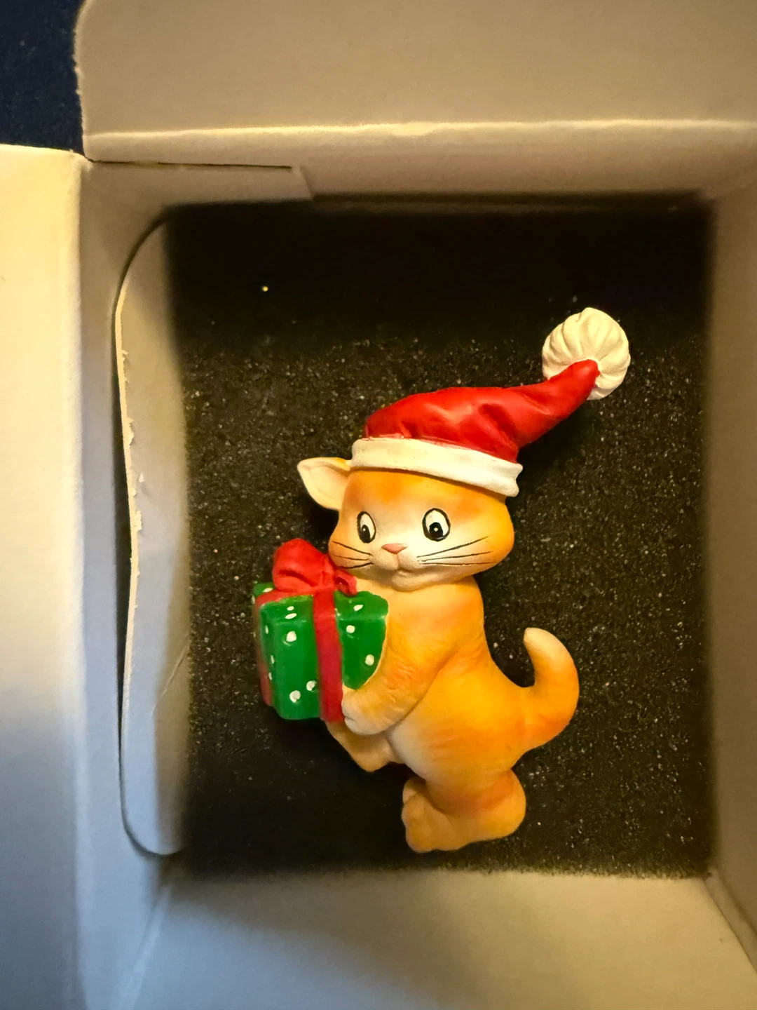 Vintage Christmas Cat Pin with Gift 🏈