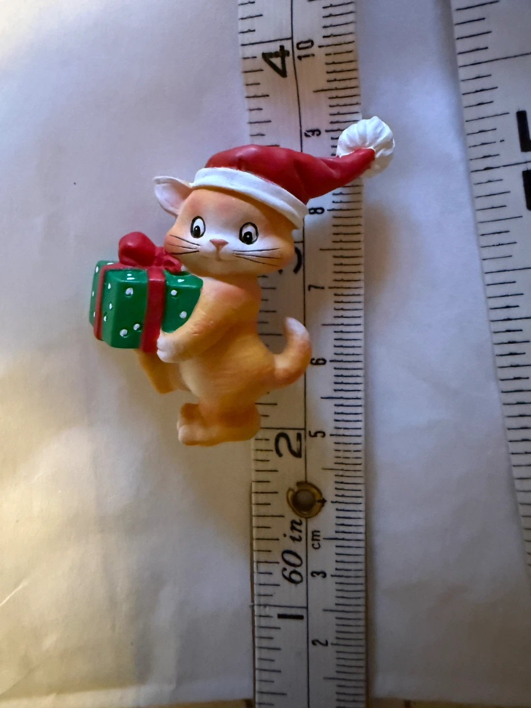 Vintage Christmas Cat Pin with Gift 🏈 - photo 5