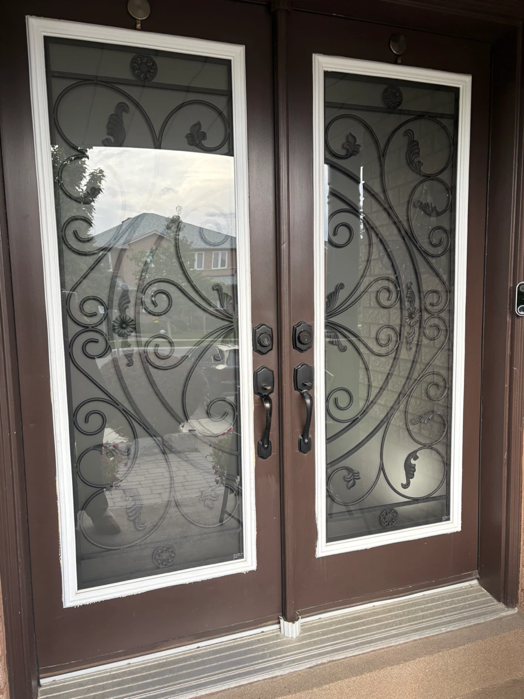 Double entry doors with wrought iron inserts - photo 2