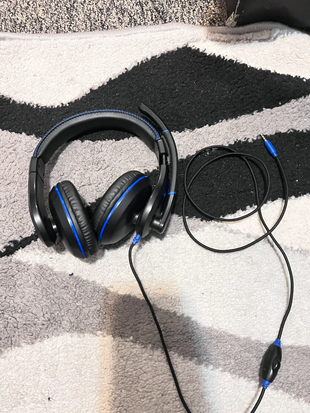 Black and Blue Wired Gaming Headset