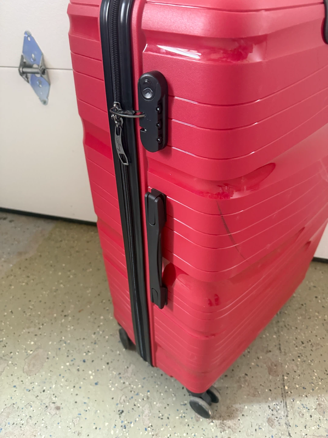 🏈 Red Suitcase (check-luggage size) - photo 2