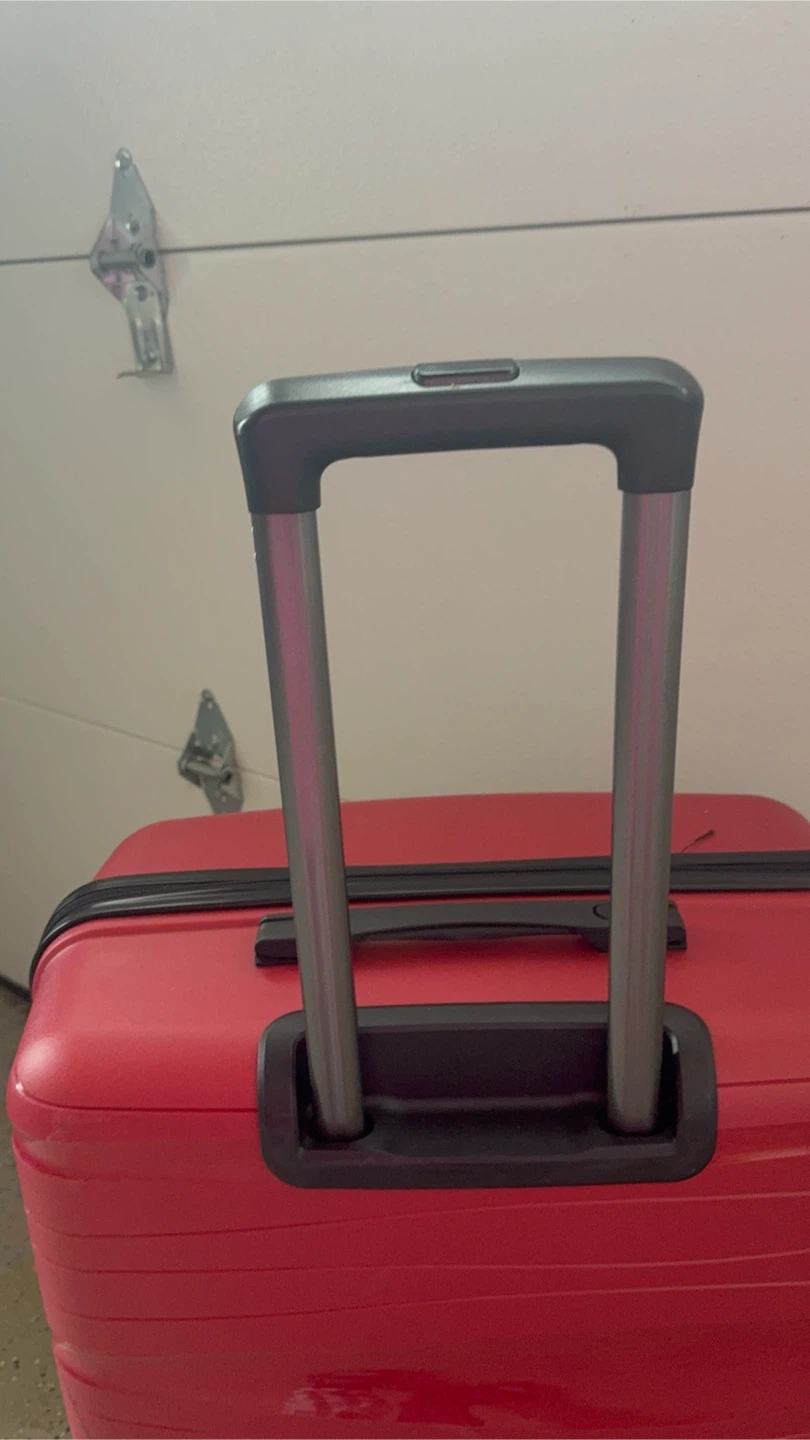 🏈 Red Suitcase (check-luggage size) - photo 3