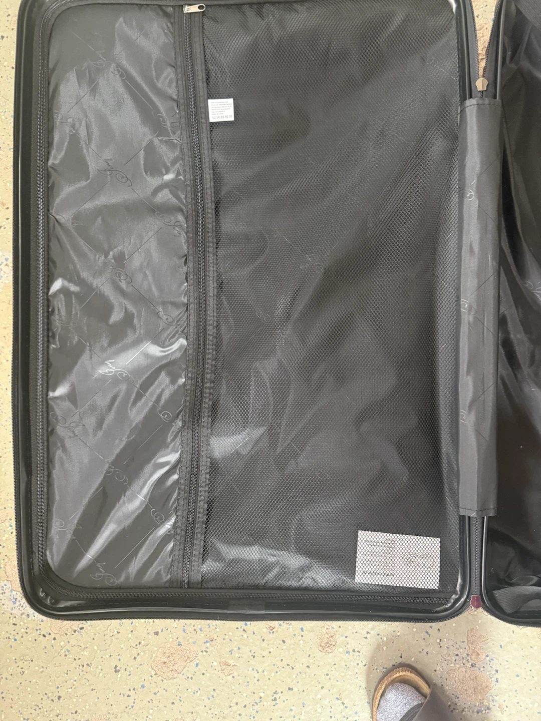 🏈 Red Suitcase (check-luggage size) - photo 5