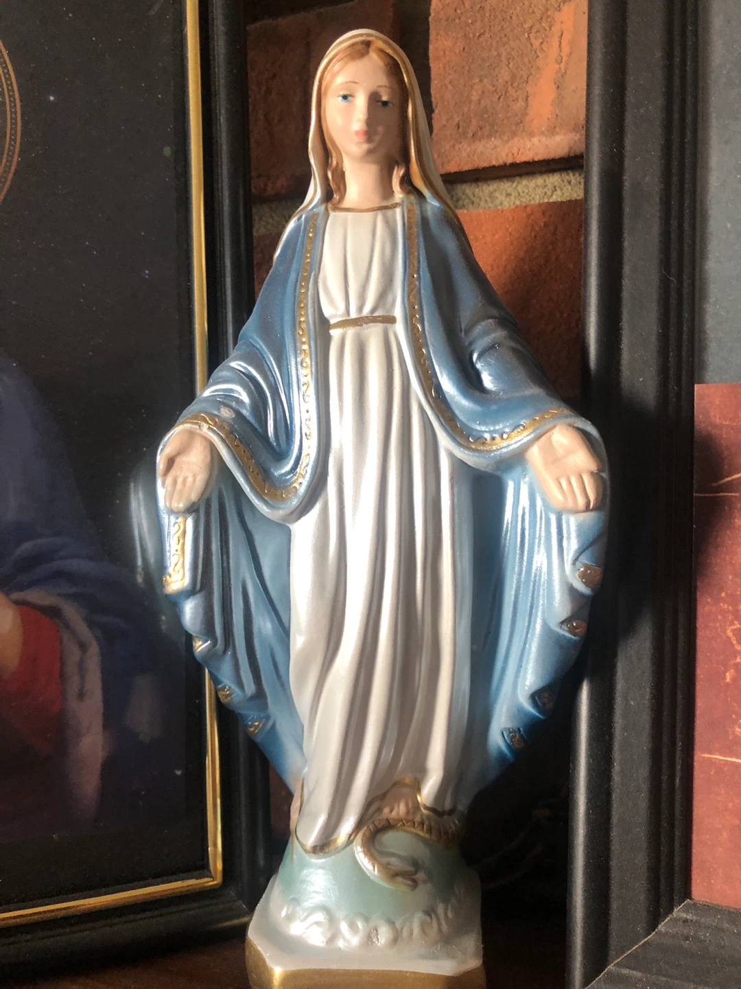 Vintage Virgin Mary Statue 🏈